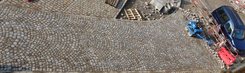 queue-de-paon-en-galets-Place-Walter-Bergheim